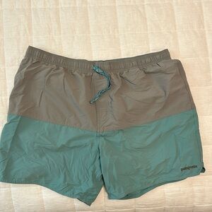 Patagonia XXL Wavefarer Volley Shorts 6.5" Inseam